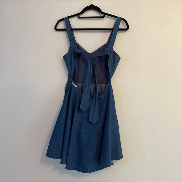 Jean Rythm Dress - Picture 2 of 5